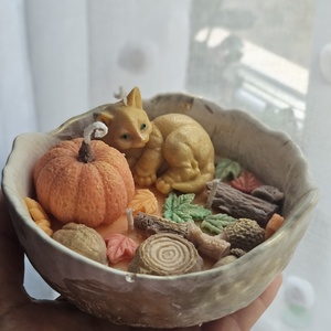Lumanare Autumn cat, Casa & Stil de viata, Lumanari, parfumuri, arome, Lumanari artizanale, , Lumanare artizanala realizata manual din ceara de soia cu aroma de toamna. Parfumul este o combinat..., ARTYNOS