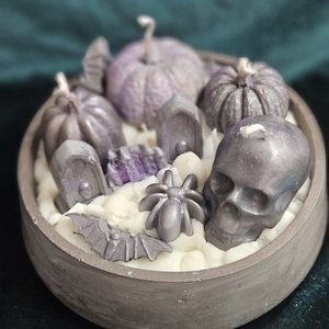 Lumanare Spooky black, Casa & Stil de viata, Lumanari, parfumuri, arome, Lumanari artizanale, , Lumanare artizanala din ceara de soia cu aroma de scortisoara, mar si usoare note florale. Vasul es..., ARTYNOS