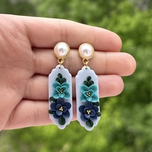 Cercei florali eleganți blue handmade  - accesorii nuntă - bijuterii mireasă - cercei mireasă - Artynos.ro