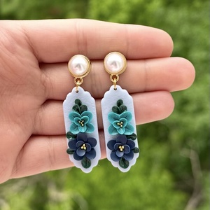 Cercei florali eleganți blue handmade  - accesorii nuntă - bijuterii mireasă - cercei mireasă - Artynos.ro