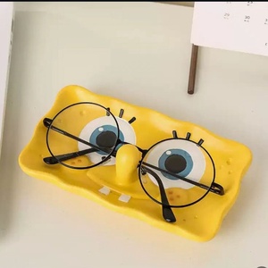 Suport de Ochelari Handmade SpongeBob � Adu un Zâmbet pe Biroul Tău! - casă & stil de viață - decorațiuni de casă - decorațiuni de masă și rafturi - decorațiuni de masă - Artynos.ro