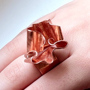 Inel unic, special, cu design floral din cupru -  - Artynos.ro Inel unic, special, cu design floral din cupru -  - Artynos.ro