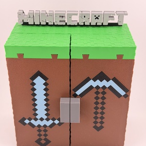  Suport pentru figurina Minecraft Kinderjoy, versiune deschisa, Casa & Stil de viata, Decoratiuni de casa, Decoratiuni de masa si rafturi, Boluri decorative, Altele, ARTYNOS