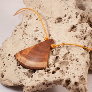 Colier din lemn, colier pandantiv - bijuterii - coliere - Artynos.ro