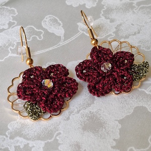 Cercei floare crosetata bordo Bloom - rosu inchis cu cristal - bijuterii - cercei - cercei croșetați - Artynos.ro