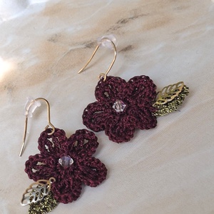 Cercei floare crosetata burgundy Bloom - cristal si fir metalizat - bijuterii - cercei - cercei croșetați - Artynos.ro