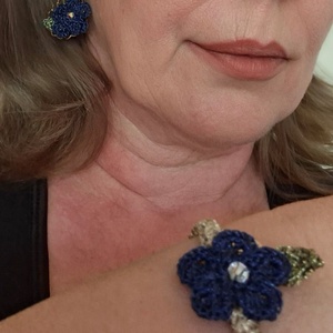  Set elegant bratara și cercei cu floare croșetata bleumarin - bijuterii - seturi de bijuterii - Artynos.ro
