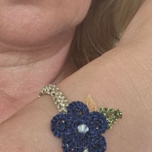 Bratara floare crosetata navy Bloom - albastru inchis cu cristal - bijuterii - brățări - brățări împletite - Artynos.ro