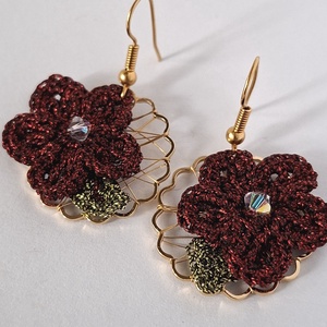 Cercei cu floare crosetata burgundy Bloom - cristal irizat si fir metalizat - Artynos.ro