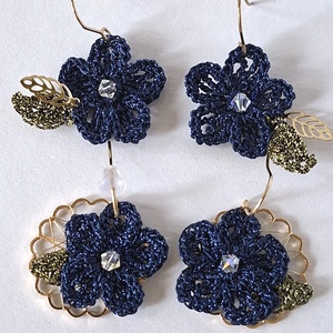 Cercei cu floare crosetata navy  - Artynos.ro