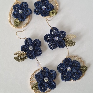 Cercei cu floare crosetata navy  - bijuterii - cercei - cercei croșetați - Artynos.ro