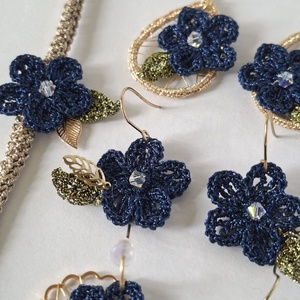 Cercei cu floare crosetata navy  - bijuterii - cercei - cercei croșetați - Artynos.ro