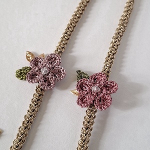  Bratara eleganta cu floare crosetata in nuante de roz pudra sau liliac - Artynos.ro