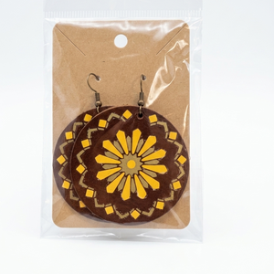 Cercei Statement din Piele Naturală, Model Mandala / Floare Galbenă, 5 cm - bijuterii - cercei - cercei lungi - Artynos.ro