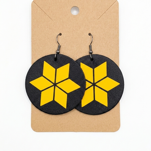 Cercei din Piele Handmade � Negru cu Model Geometric Galben, 4 cm - bijuterii - cercei - cercei lungi - Artynos.ro