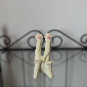 Pisicuta Yoghina - arte vizuale și accesorii  - sculptură - sculpturi și figurine din ceramică - Artynos.ro