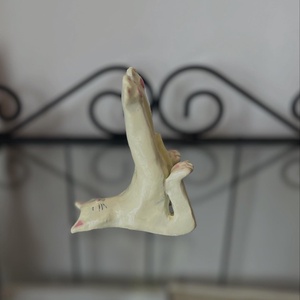 Pisicuta Yoghina - arte vizuale și accesorii  - sculptură - sculpturi și figurine din ceramică - Artynos.ro