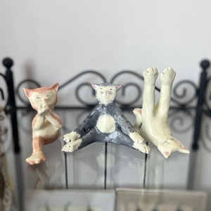 Pisicuta Yoghina - arte vizuale și accesorii  - sculptură - sculpturi și figurine din ceramică - Artynos.ro