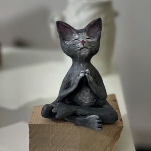 Pisicuta Yoghina - arte vizuale și accesorii  - sculptură - sculpturi și figurine din ceramică - Artynos.ro