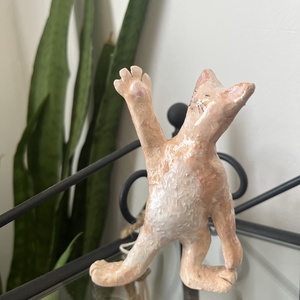 Pisicuta Yoghina - arte vizuale și accesorii  - sculptură - sculpturi și figurine din ceramică - Artynos.ro