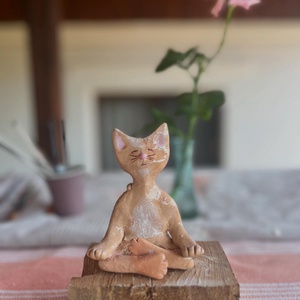 Pisicuta Yoghina - arte vizuale și accesorii  - sculptură - sculpturi și figurine din ceramică - Artynos.ro