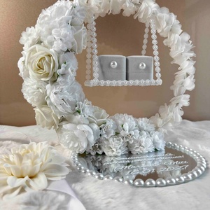 Suport verighete, Accesorii nunta, Accesorii de nunta, Suport verighete si perne pentru inele, Aranjament de flori, Suport pentru verighete cu cerc floral si leagan. Realizarea comenzii dureaza aproximativ 3 saptama..., ARTYNOS