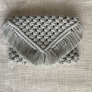 Geanta plic handmade macrame, stil minimalist  - geantă și husă - genți de umăr și genți de mână - genți de umăr - Artynos.ro