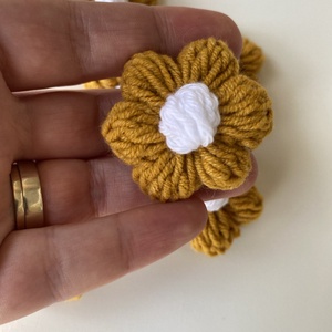 Flori crosetate pentru proiecte personale - casă & stil de viață - accesorii pentru decorat casa - suport de flori - accesorii florale - Artynos.ro