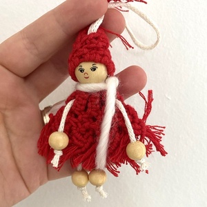 Papusica cu rochita macrame - Artynos.ro