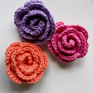 Trandafiri crosetati - casă & stil de viață - accesorii pentru decorat casa - suport de flori - accesorii florale - Artynos.ro