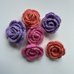 Trandafiri crosetati - casă & stil de viață - accesorii pentru decorat casa - suport de flori - accesorii florale - Artynos.ro