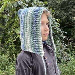 Caciula crosetata, cu gluga, tip hoodie - îmbrăcăminte și modă - eșarfe, pălării, fularuri - căciulă - Artynos.ro