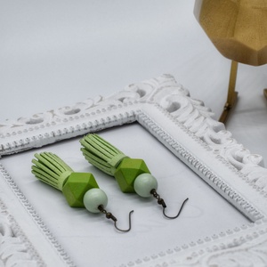 Cercei din bile lemn - verde - Artynos.ro