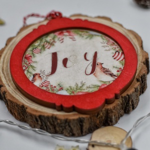 Ornament de Crăciun din lemn, realizat prin tehnica decupajului - crăciun - cadouri de moș crăciun - decor cu moș crăciun - Artynos.ro