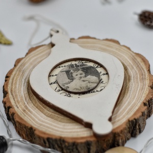 Ornament de Crăciun din lemn, realizat prin tehnica decupajului - crăciun - cadouri de moș crăciun - decor cu moș crăciun - Artynos.ro