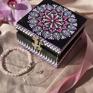 Caseta de bijuterii pictata in stil mandala - Artynos.ro