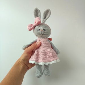 Jucărie croșetată iepuraș cu rochiță Bella, Jucării și echipamente pentru copii, Plușuri, Păpușă croșetată, păpușă de pluș, Croșetat, ARTYNOS
