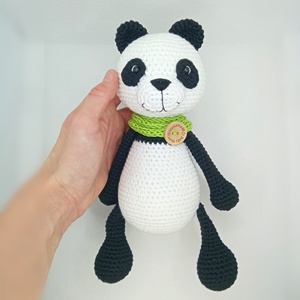 Jucărie croșetată urs Panda - jucării și echipamente pentru copii - plușuri - păpușă croșetată, păpușă de pluș - Artynos.ro