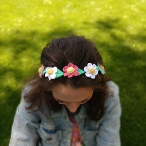Coroniță cu flori croșetate - accesorii nuntă - accesorii de nuntă - voal mirese - Artynos.ro