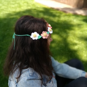 Coroniță cu flori croșetate - accesorii nuntă - accesorii de nuntă - voal mirese - Artynos.ro