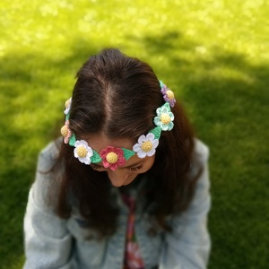 Coroniță cu flori croșetate - accesorii nuntă - accesorii de nuntă - voal mirese - Artynos.ro