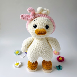 Ratusca Lily � jucarie handmade crosetata din fir catifea, 30 cm - Artynos.ro