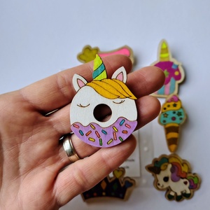 Mărțișoare din lemn pictate manual � Model unicorni și basme - bijuterii - mărțișor - Artynos.ro