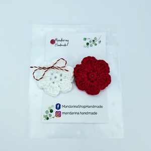 Două floricele, mărțișor croșetat  - bijuterii - mărțișor - Artynos.ro