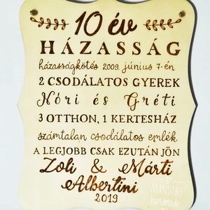 Tăbliță decorativă pentru aniversare - personalizabilă - la comandă, Casă & Stil de viață, Accesorii pentru decorat casa, Decorațiuni de geam și decorațiuni de ușă , Ornamente de ușă , Gravare, pirogravură, Prelucrarea lemnului, ARTYNOS