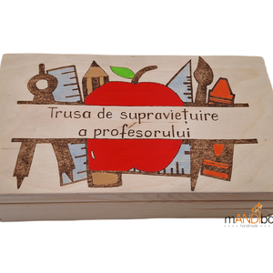 Trusă de supraviețuire a profesorului / Tanári túlélőkészlet / Teacher's survuval kit / Überlebenspaket für Lehrer, Casă & Stil de viață, Materiale de depozitare și sortare, Cutie depozitare, Gravare, pirogravură, ARTYNOS