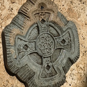 medalion piatra cruce celtica - casă & stil de viață - decorațiuni de casă - decorațiuni de pereți - placă decorativă - Artynos.ro