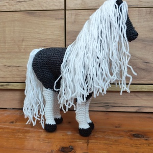 Cal croșetat - jucării și echipamente pentru copii - plușuri - cal și ponei de pluș - Artynos.ro