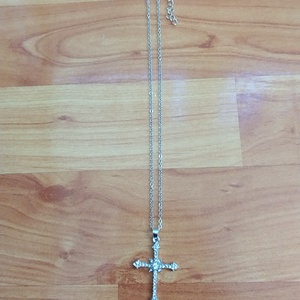 Colier cruce cu cristale  - bijuterii - coliere - coliere cu pandative - Artynos.ro