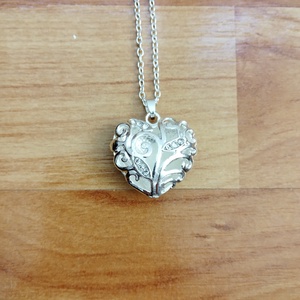 Colier inimă fosforescentă - bijuterii - coliere - coliere cu pandative - Artynos.ro